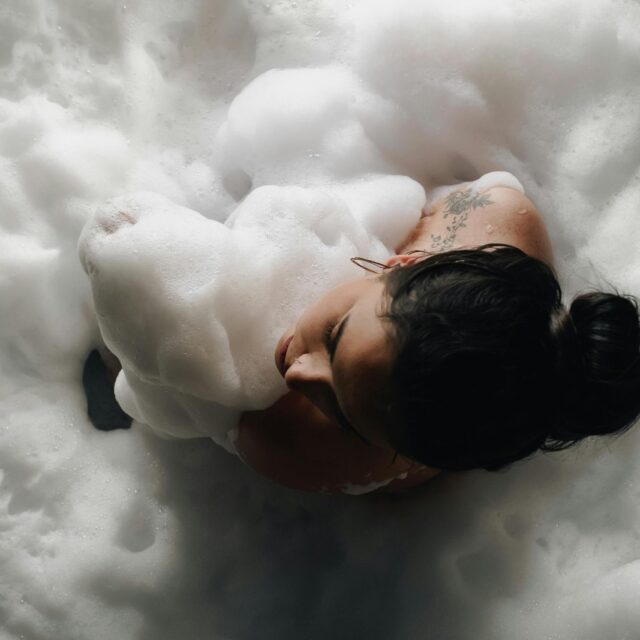 Massagem Erótica e Tântrica com Espuma em Lisboa: Conheça a Revolução do Shower Foam