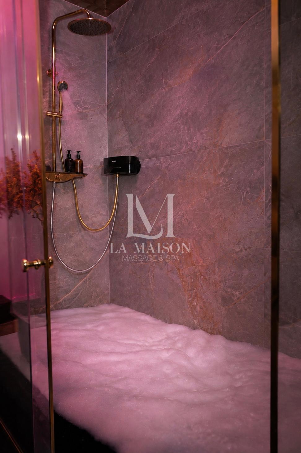 Luxury massage Lisbon amenities and private oils at La Maison Spa